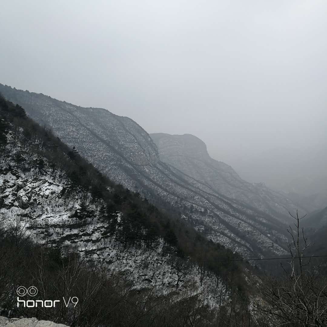 焦作市眾光耐酸瓷業(yè)有限公司開工前先去登登山，而且還是雪山